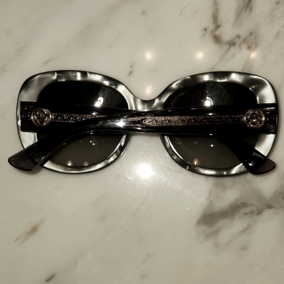 AUTHENTIC GUCCI SUNGLASSES - Picture 3 of 8